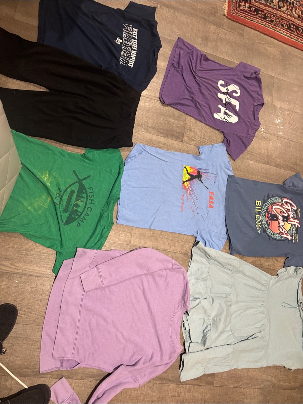 Women’s Size Medium Casual & Graphic Tee Bundle (8 Pieces)
